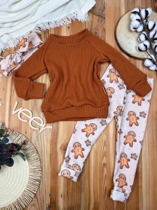 Novinka letošní zimy - svetřík v koňakové barvě sedne k perníčkům naprosto dokonale 🤎 Už zítra 22.10.od 18:00 můžete...