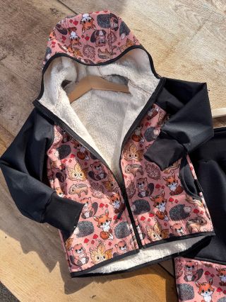 Ptali jste se na bundy s beránkem! Vyslyšela jsem přání (a trochu se nechala hecnout od Denisky z @needles_bb 😅) Jediný...