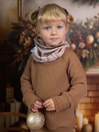 Kakaový svetřík je parádní uni záležitost! 🥳 Sedne nejen holkám i klukům, ale barvička se skvěle ladí ke spoustě vzorů i...